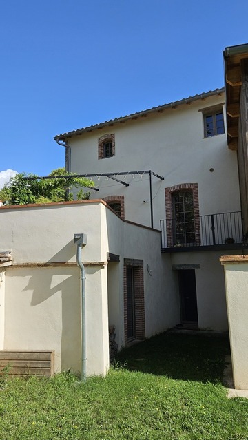 Pergola en acier thermolaqué avec couverture végétalisée