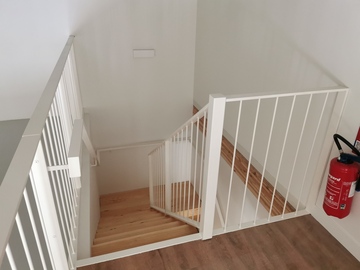 Garde-corps barreaudage vertical blanc mat