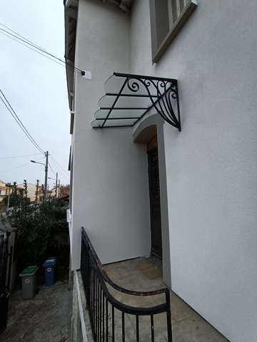 Marquise en acier et vitrage