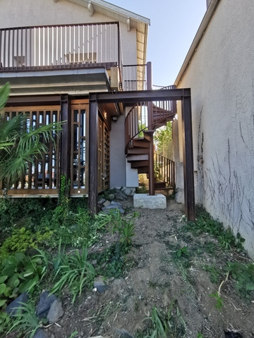 Terrasse et escalier hélicoïdal en acier à Toulouse – Atelier Coucoureux