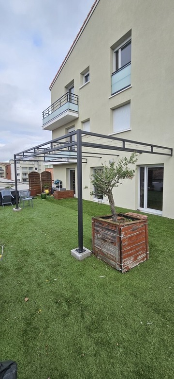 Pergola acier thermolaqué avec filins inox
