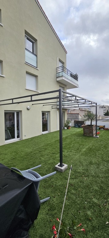 Pergola acier thermolaqué avec filins inox