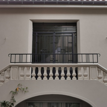 Porte d’entrée avec ferronnerie décorative