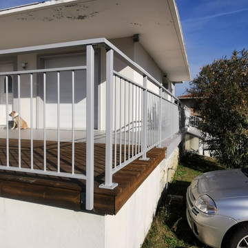 Garde-corps barreaudage vertical thermolaqué