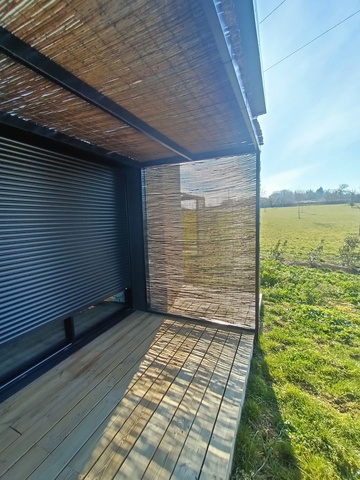 Pergola en acier thermolaqué RAL 9005 avec filins inox